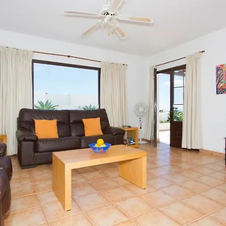 Lisa Los Mojones Puerto Del Carmen Lanzarote Villa